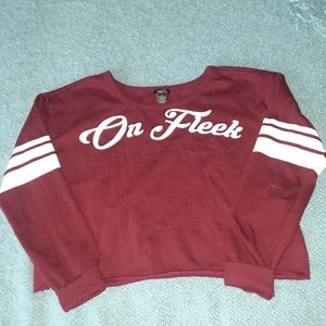 RUE 21 MAROON CROPPED SWEATSHIRT
